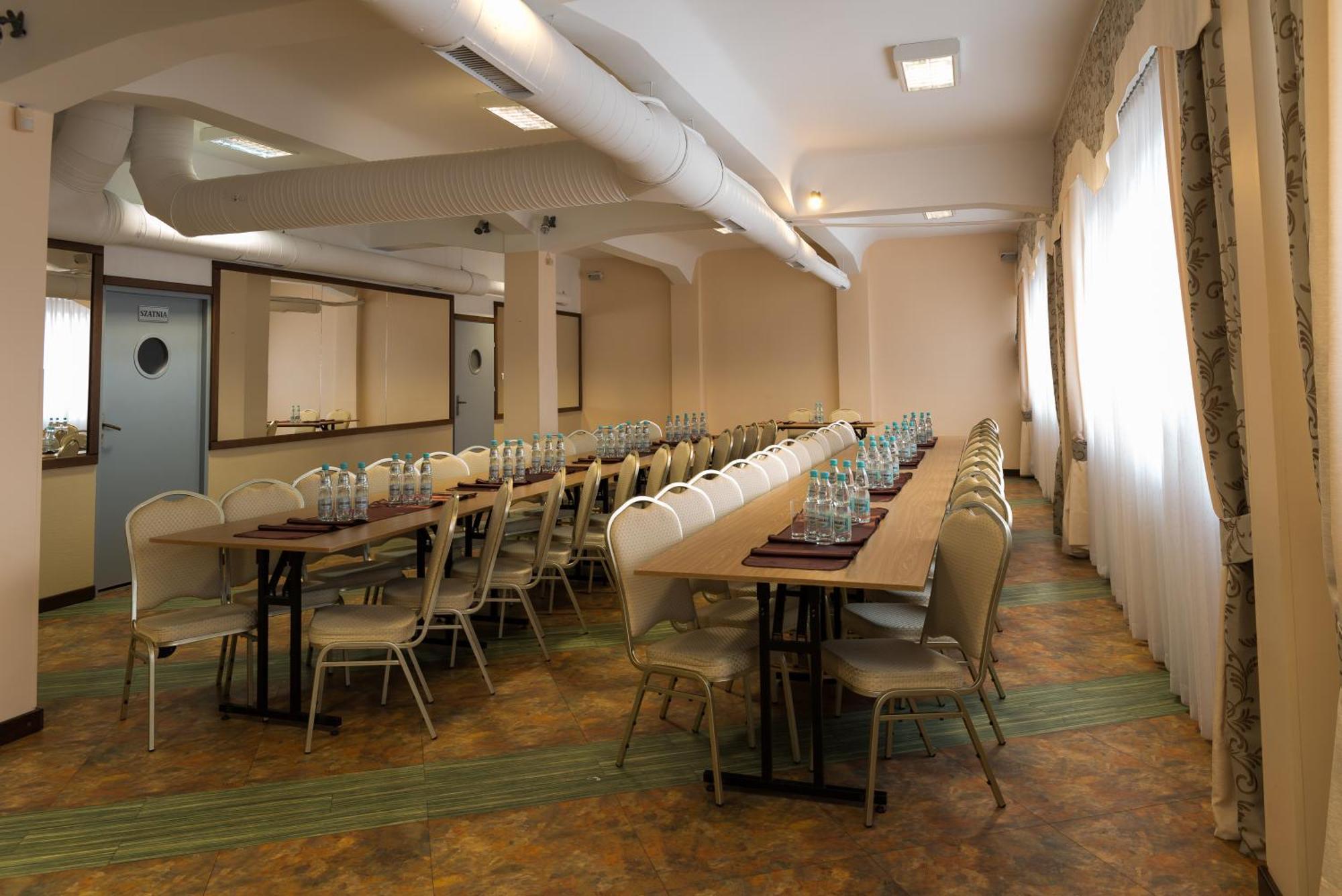 Majewski Hotel & Spa Malbork Bagian luar foto