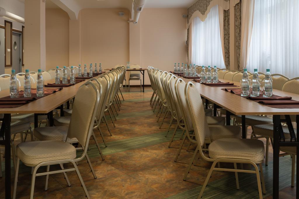 Majewski Hotel & Spa Malbork Bagian luar foto