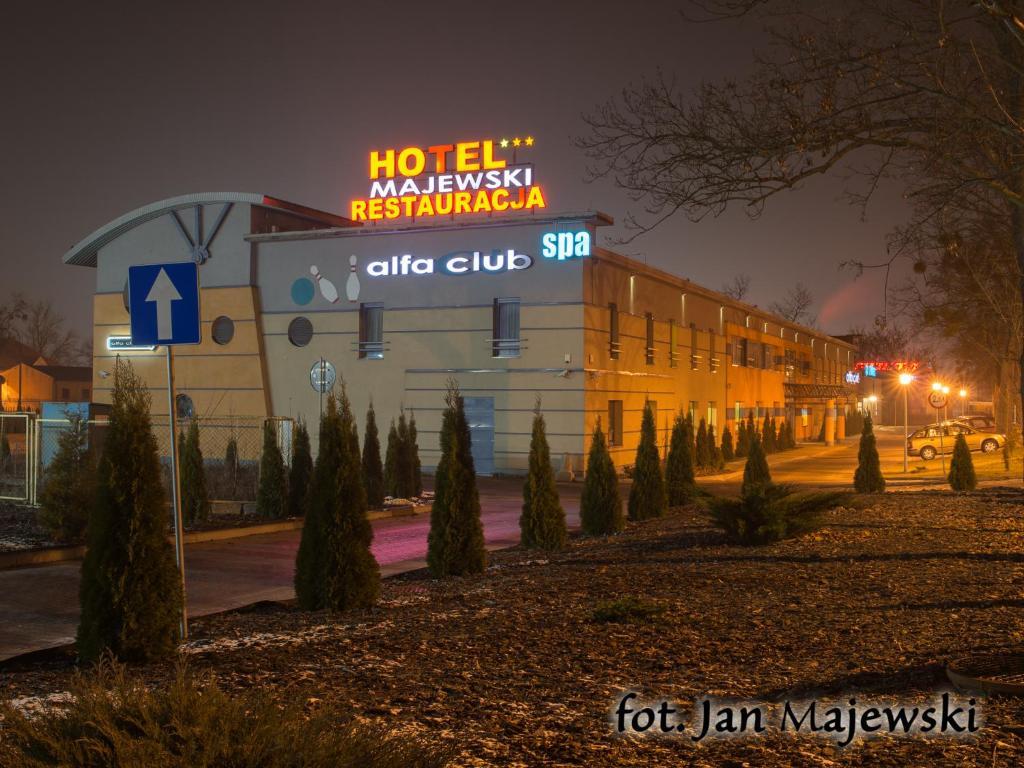 Majewski Hotel & Spa Malbork Bagian luar foto