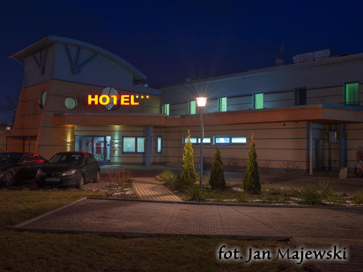 Majewski Hotel & Spa Malbork Bagian luar foto